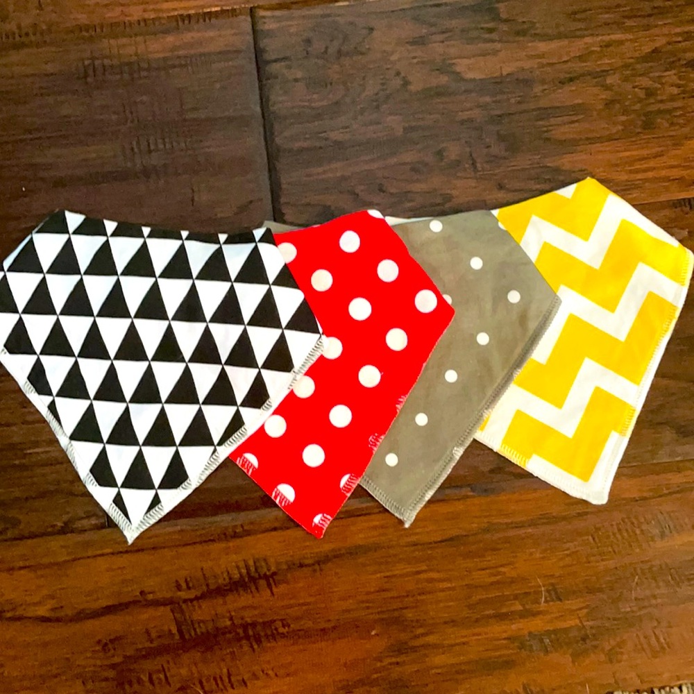 Super soft and absorbent baby bibs— 4 pk